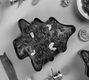 Christmas Tree Plum Cake 