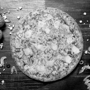 English  Feast Pizza