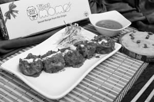 Schezwan veg momos