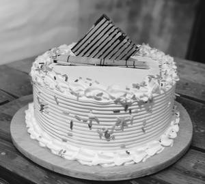 Chocolaty Vanilla Premium Cakes