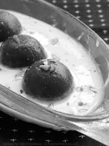 Gulab Jamun (White Gravy)