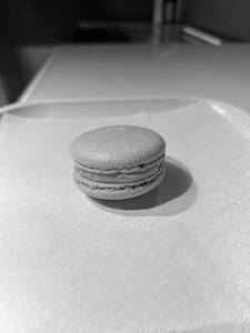 Strawberry Macaron (1pc)