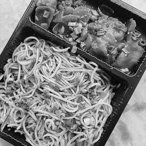 Mushroom Chilli & Veg Noodles Box