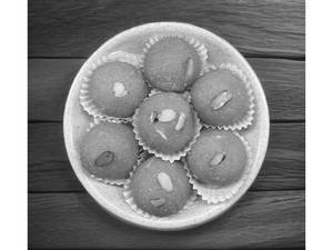 Kesar Laddu [1 Kg Box]