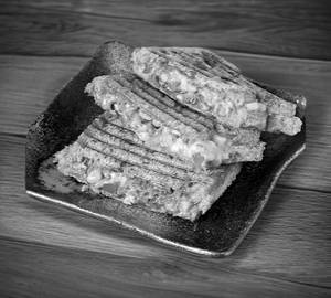 Paneer and sweet corn sandwich [medium]