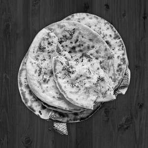 Veg Stuffed Naan With Curd