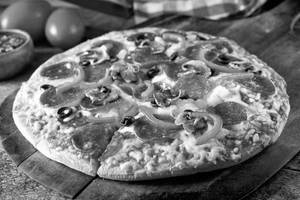 Cheese & tomato pizza