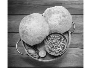 Chana Bhature [2 Pieces]