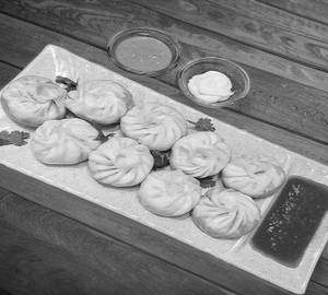 Darjeeling Delights Style Veg Steamed Momos [8 Pieces]