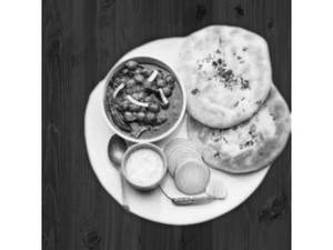 1 Onion Kulcha With Chana