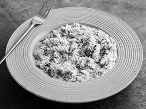 Spinach, Garlic And Cream Sauce Pasta