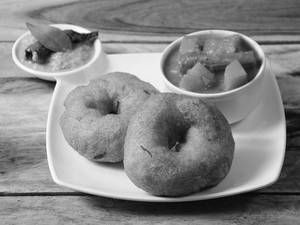 Sambar Vada (2 Pcs)