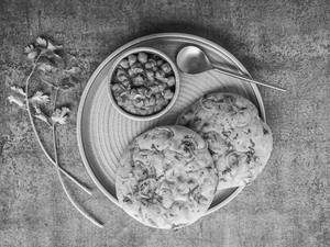 Multigrain Kulcha (2) With Matra Or Chola
