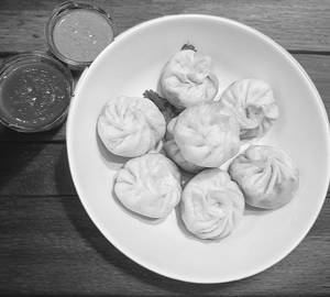 Veg Steamed Momos [6 Pieces]