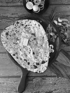 Cheese garlic naan