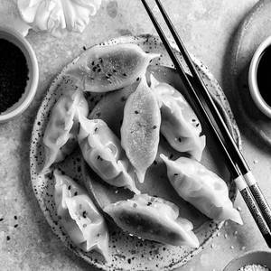 Veg With Burnt Garlic Gyoza [6 Pcs]