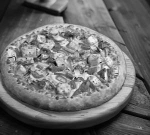 Tanduri Paneer Pizza