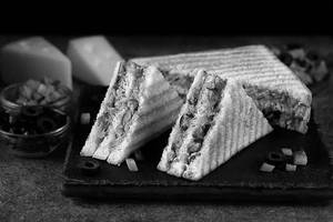 Schezwan Veg Sandwich (Jumbo)