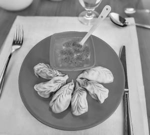 Chicken steamed momos [6 pieces]