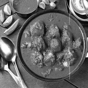 Akkhe masur masala