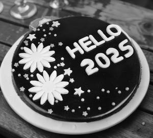 New Year Chocolate Cake (1/2 Kg)