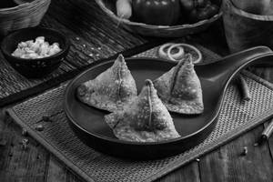 Aloo Masala Samosa 2p