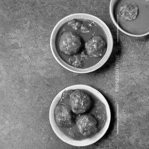 Veg Balls In Schezwan Sauce Gravy