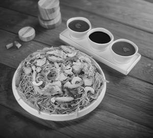Chicken hakka noodles