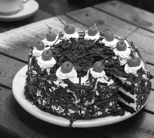 Black Forest Cake (500 Gms) (Eggless)