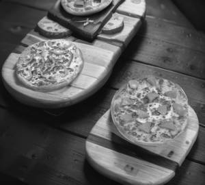 Any 2 pizza's Margherita/cheese masti/veg/corn capsicum