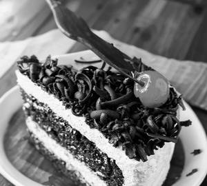 Black Forest Pastry ( BIG SIZE ) (Eggless)