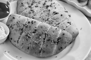 PANEER TIKKA STUFF GARLIC BREAD [WHEAT]