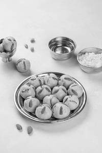 Besan Laddu