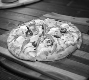 Tandoori Paneer Pizza
