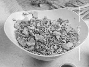 Egg chicken hakka noodle