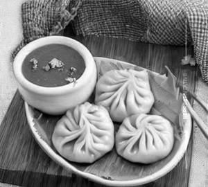 Paneer Butter Momos [10 Pcs]