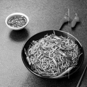 Spicy Veg Singapore Noodles                            
