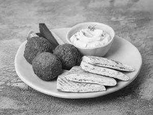 Hummus and Falafel Pita Pockets