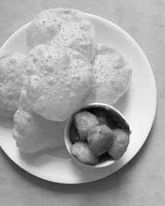 Poori (4 Pcs )+ Dum Aloo