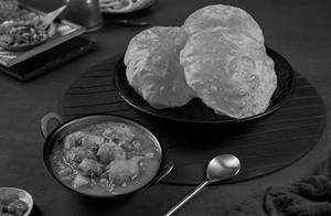 Poori Aloo Hing ki Subzi [3 pcs]