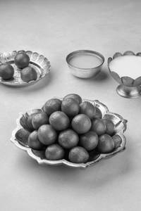 Angoor Jamoon