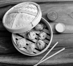 Veg Steam Momos (8 Pieces)