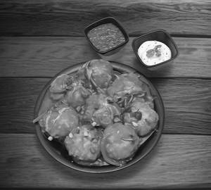 Veg Fried Gravy Momos (6 Pieces)