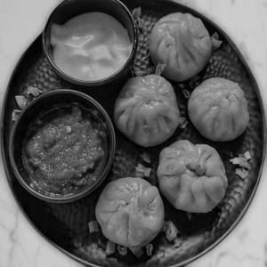 Veg Steamed Momos [8 Pieces]