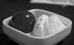 Gulab Jamun With Icecream