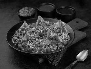 Crispy Samosa Chole Chaat