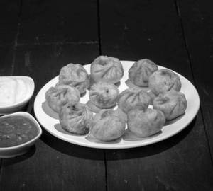 Veg Fried Momos (8 Pieces)