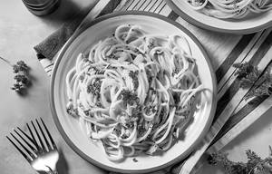 Veg Aglio - E-olio Pepperoncino With Garlic Bread