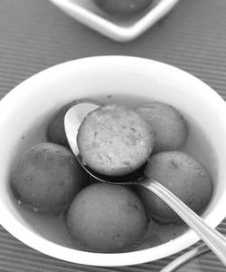 Gulab Jamun                                                           