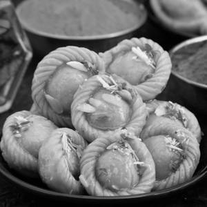 Mava Chandrakala Gujiya